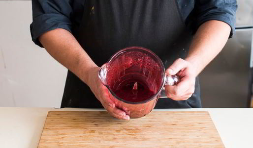 безалкогольный коктейль лаванда, эрл грей и ежевика с поплавком из мороженого