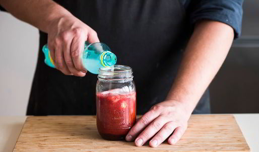 безалкогольный коктейль лаванда, эрл грей и ежевика с поплавком из мороженого