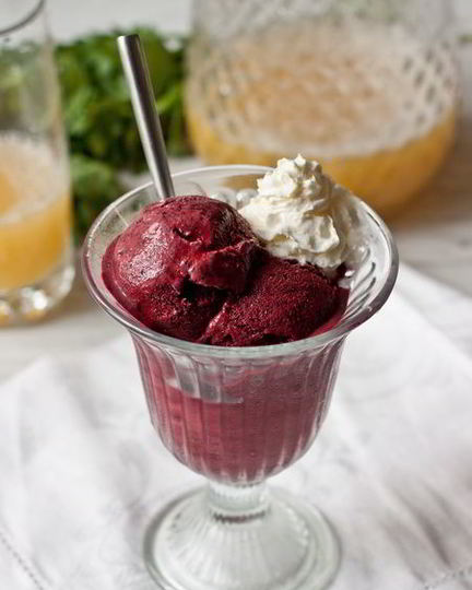 Рецепт черничного мороженого на сметане