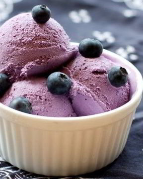 Фасолевое мороженое с черникой