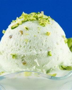 Фисташковое мороженое со сливками