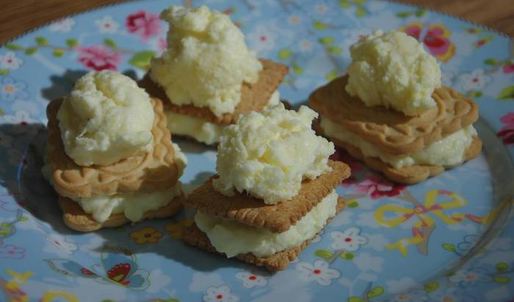 йогуртовое мороженое с ананасом