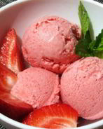 Клубничное мороженое с мятой