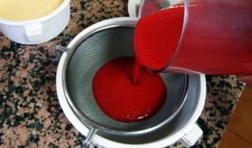 клубничное мороженое с мятой