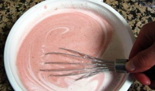 клубничное мороженое с мятой