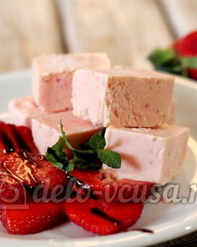 Клубничное мороженое