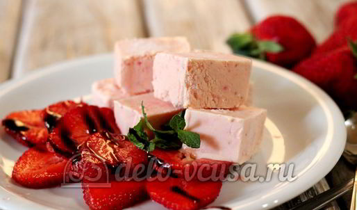 клубничное мороженое