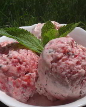 Клубничный пломбир с мятой