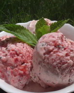 Клубничный пломбир с мятой