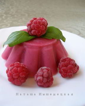 Малиновое мороженое с базиликом