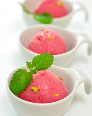 Малиновое мороженое с йогуртом