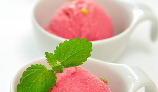 малиновое мороженое с йогуртом