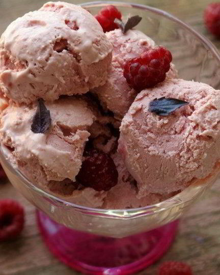 Рецепт малинового мороженого с маскарпоне