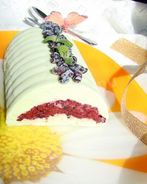 Мороженое-полено с фисташками и жимолостью