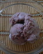 Мороженое с ежевикой