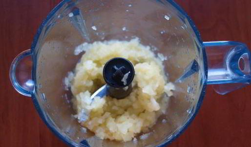 мороженое с грейпфрутом и шоколадным соусом