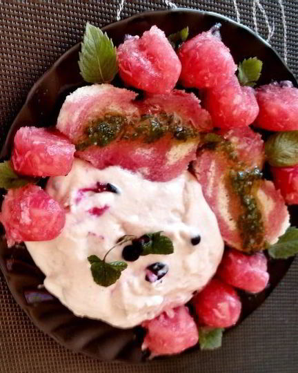 Рецепт пюре-мороженого с желе из хрена и яблок под медово-мятным соусом