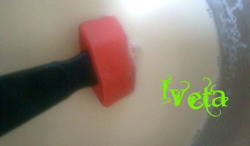 сливочно-ревеневое мороженое