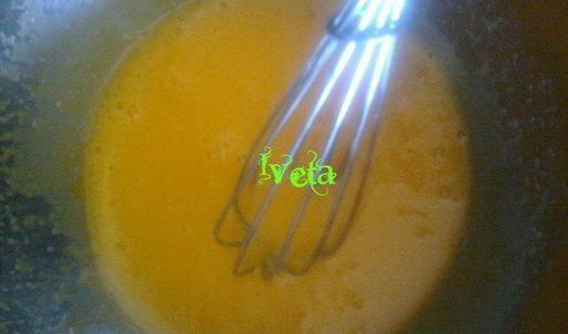 сливочно-ревеневое мороженое