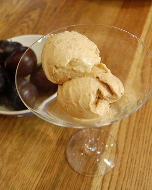 Сметанное мороженое с курагой