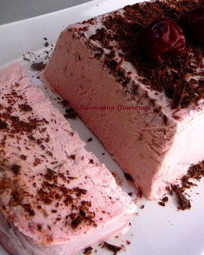 Вишневое мороженое с шоколадной стружкой