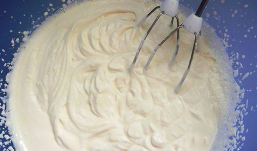 вишневое мороженое с шоколадной стружкой