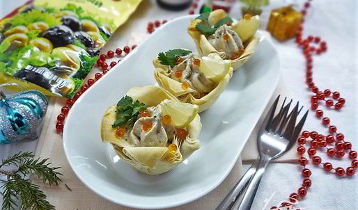 хрустящие чашечки с муссом из печени трески