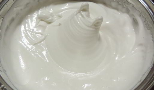 клюквенный торт-мусс с миндальным пралине праздничный