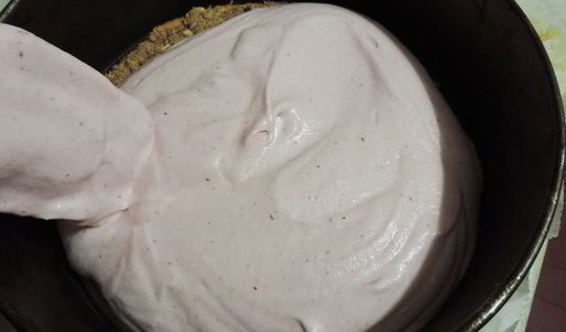 клюквенный торт-мусс с миндальным пралине праздничный