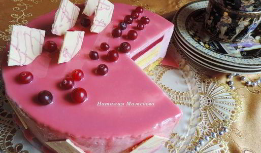 клюквенный торт-мусс с миндальным пралине праздничный