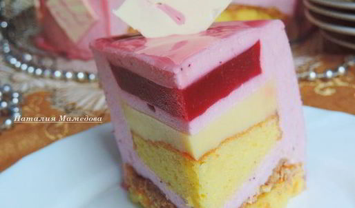 клюквенный торт-мусс с миндальным пралине праздничный