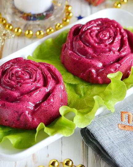 Рецепт пикантного свекольного мусса с селедкой