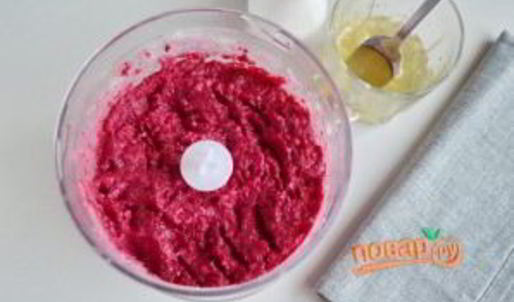 пикантный свекольный мусс с селедкой