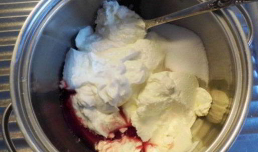 творожный мусс с брусникой