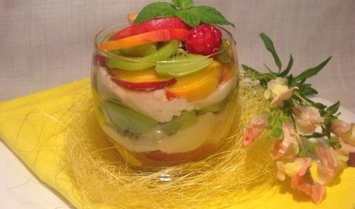 творожный мусс с персиками и киви