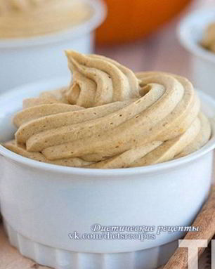 Тыквенный мусс с белком и мускатным орехом