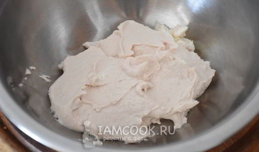 звездочки из слоеного теста с муссом из тунца