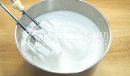 кулич с изюмом