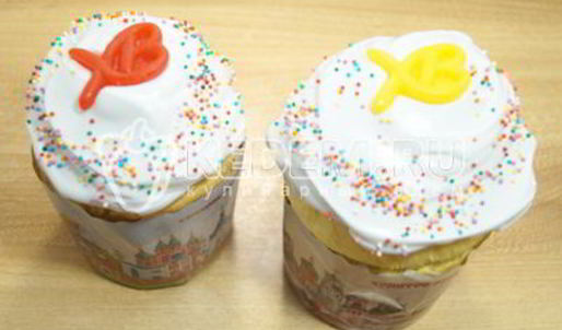 кулич с изюмом