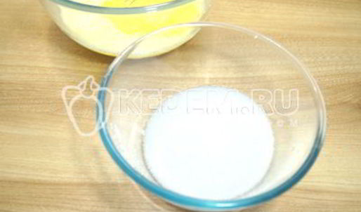 кулич с изюмом