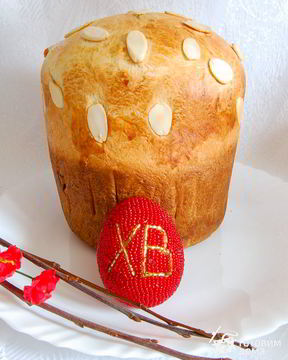 Кулич с миндальными орехами