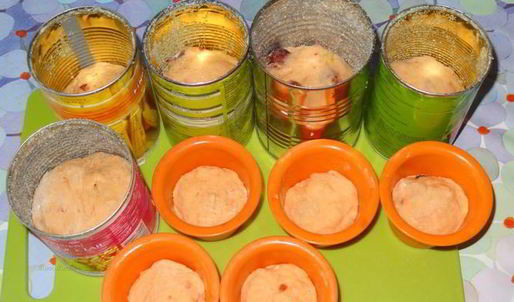 кулич с вяленой вишней и кедровыми орешками