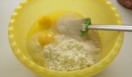 кулич творожный с вяленой клюквой