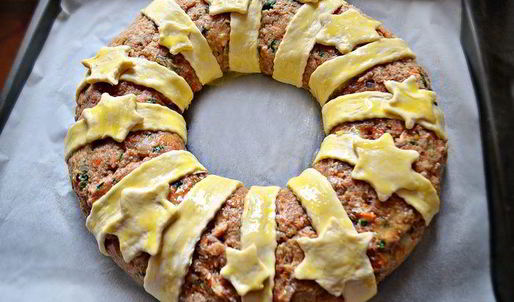 пасхальное мясное кольцо с перепелиными яйцами по-польски