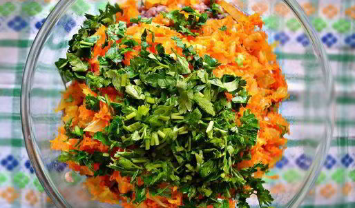 пасхальное мясное кольцо с перепелиными яйцами по-польски