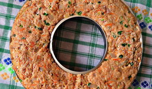 пасхальное мясное кольцо с перепелиными яйцами по-польски