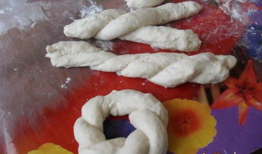 пасхальный кулич и булочки-гнездышки