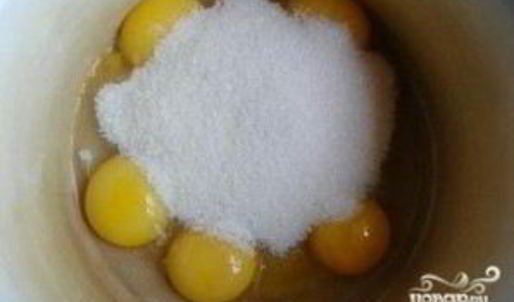 пасхальный кулич с изюмом и цукатами