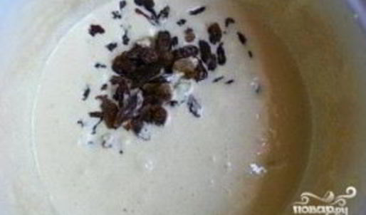 пасхальный кулич с изюмом и цукатами