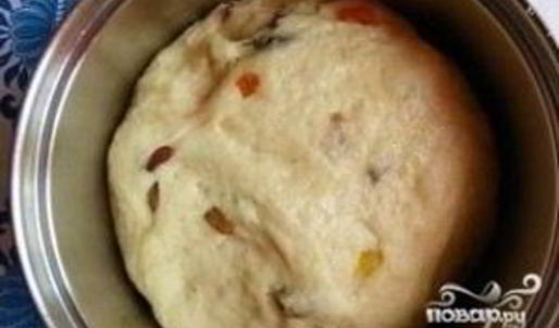 пасхальный кулич с изюмом и цукатами